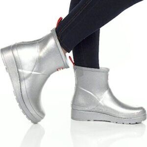 Hunter Play Short Cosmic Boots Rain Booties Waterproof Silver Glitter Size 7 NEW